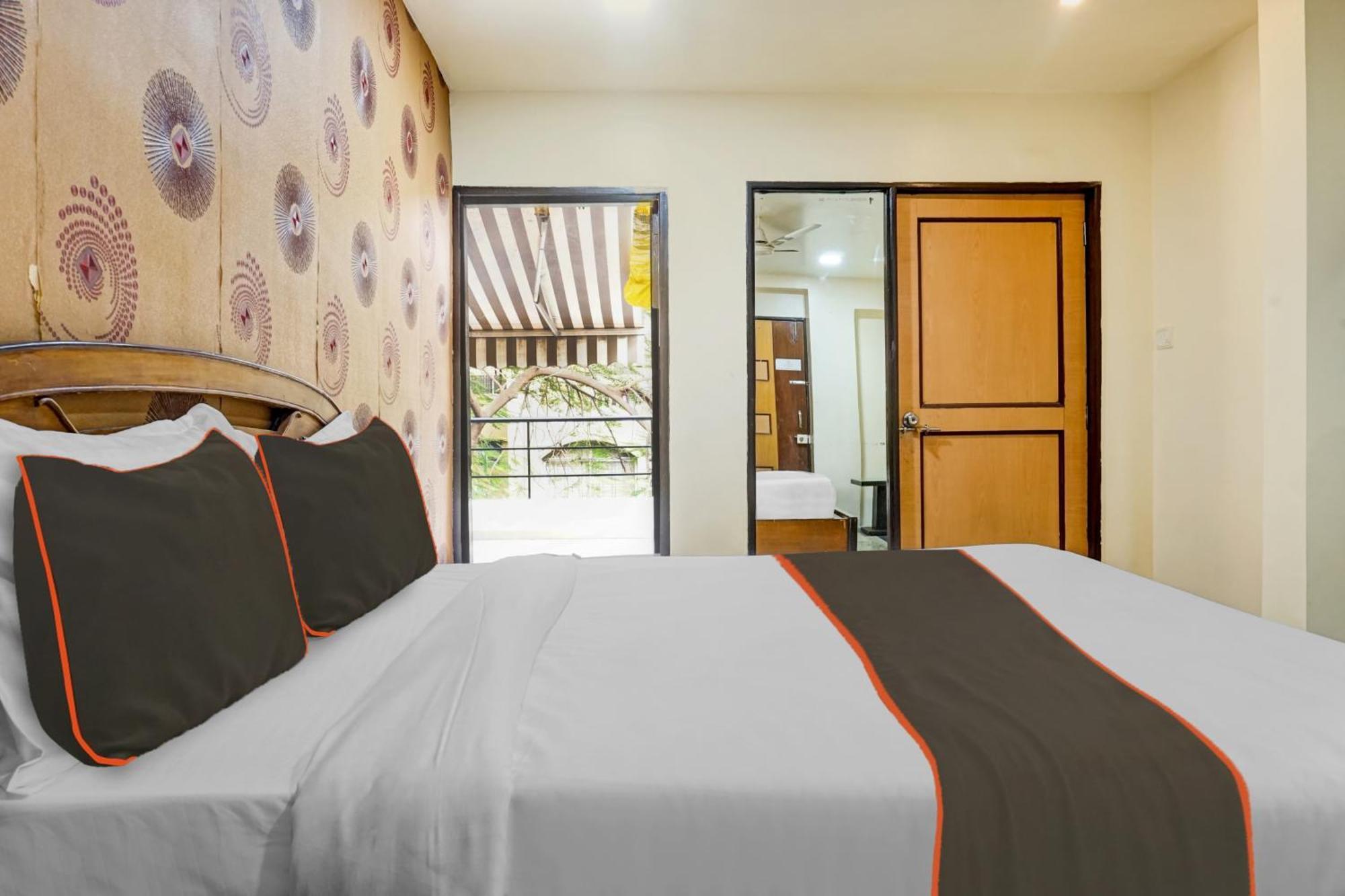 Hotel Galaxy Residency Kalyani Nagar Pune Exteriör bild