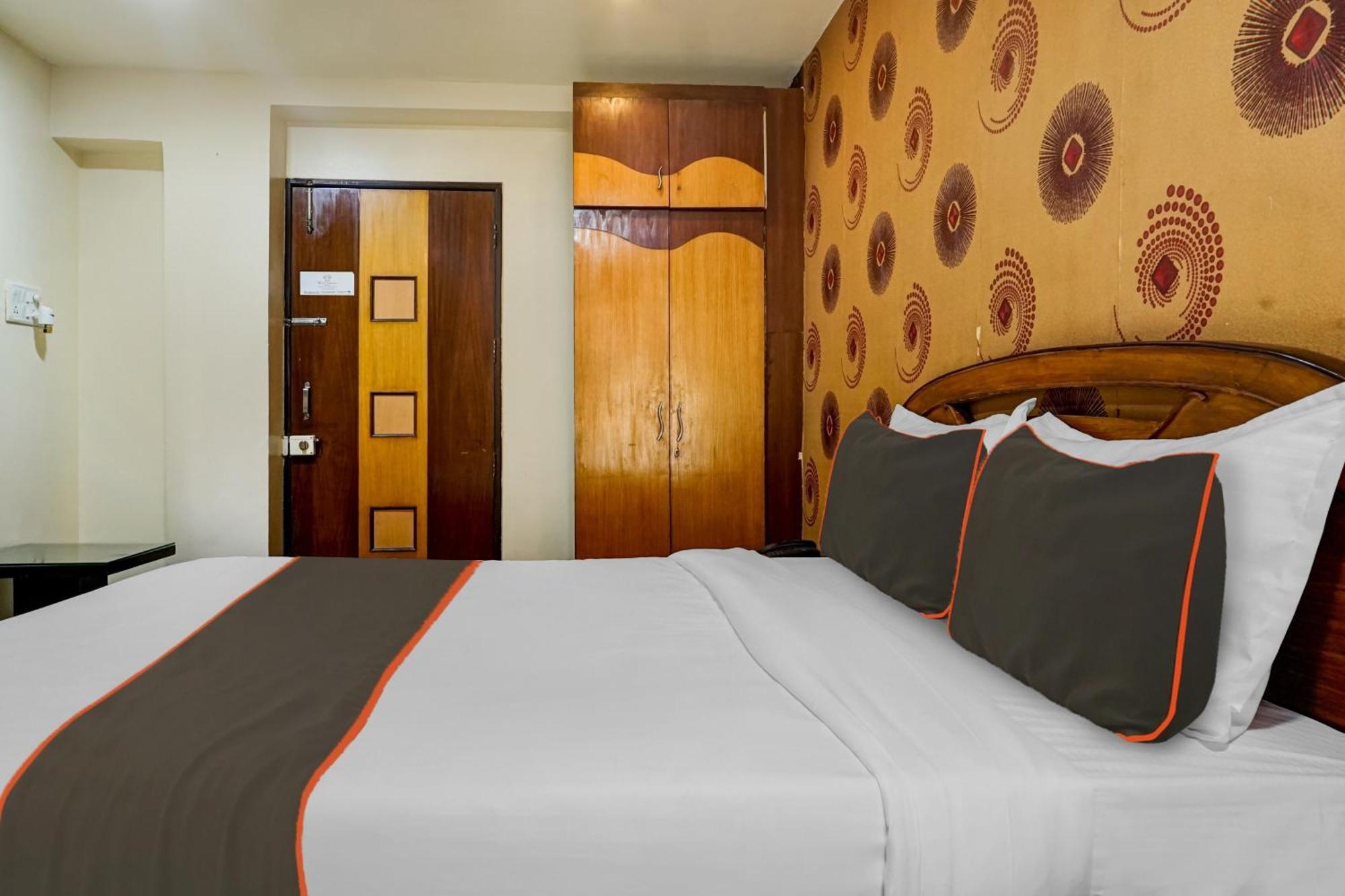 Hotel Galaxy Residency Kalyani Nagar Pune Exteriör bild