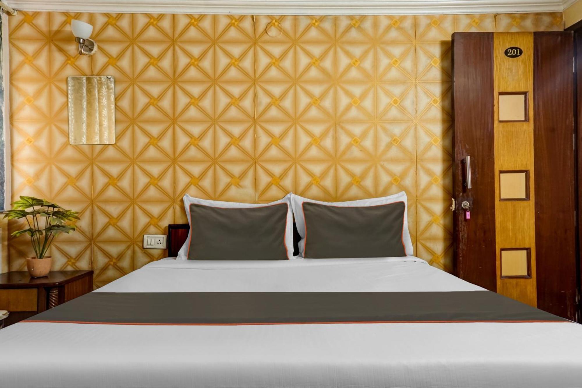 Hotel Galaxy Residency Kalyani Nagar Pune Exteriör bild